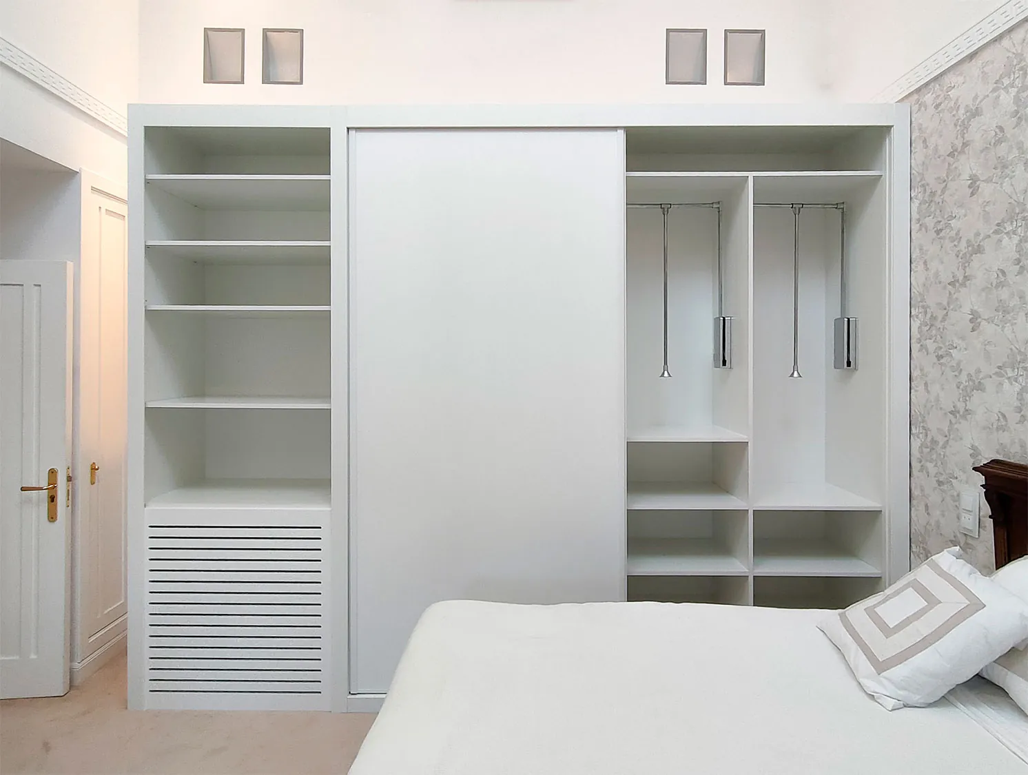Armario con librería y cubreradiador