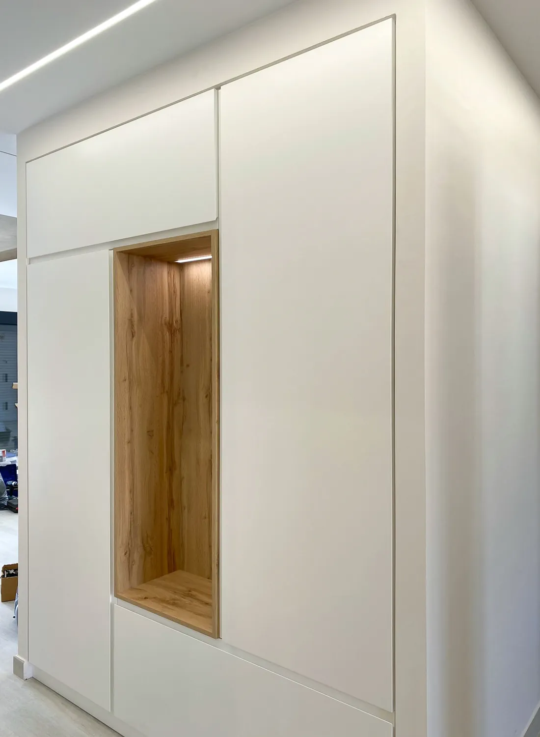 El armario minimalista con asiento