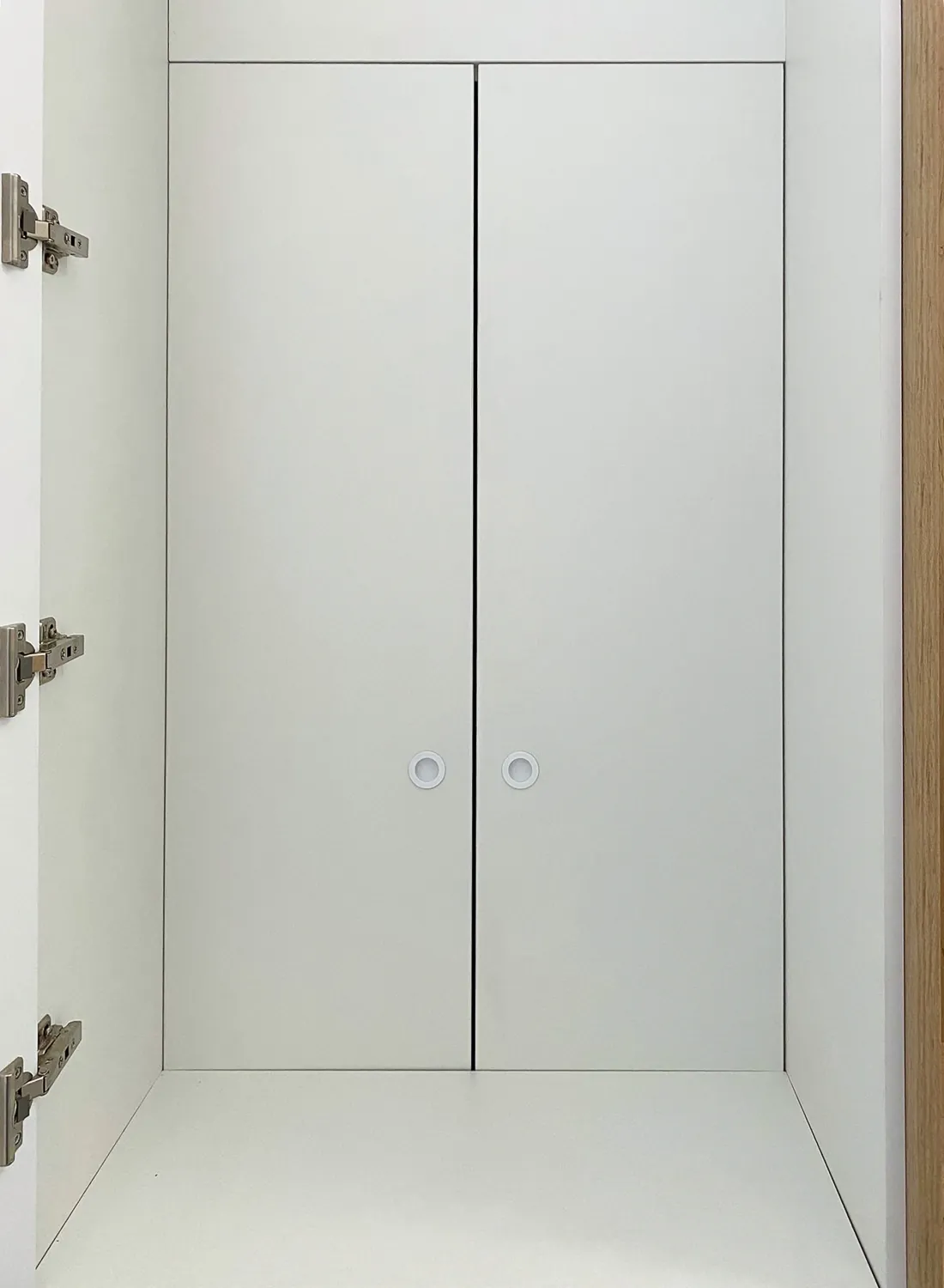 El armario minimalista con asiento