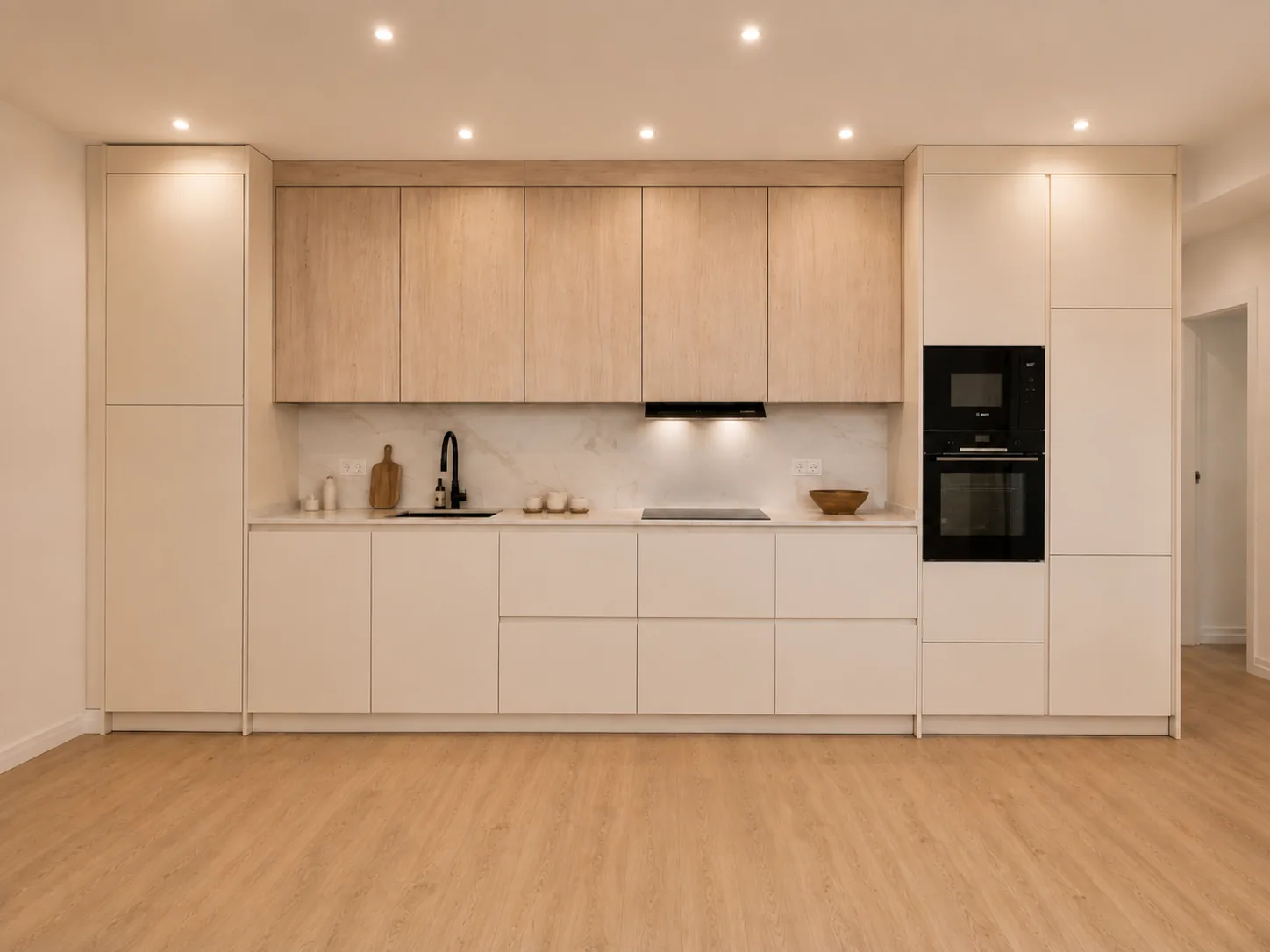 Una cocina abierta, integrada en el pasillo y abierta al salón