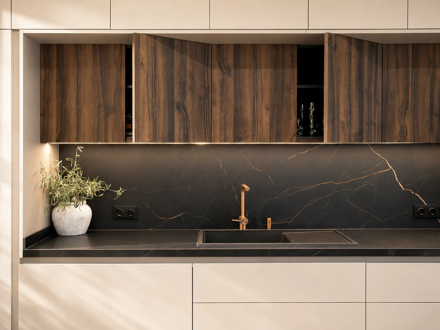 Una cocina abierta al salón, diseñada como parte de la arquitectura
