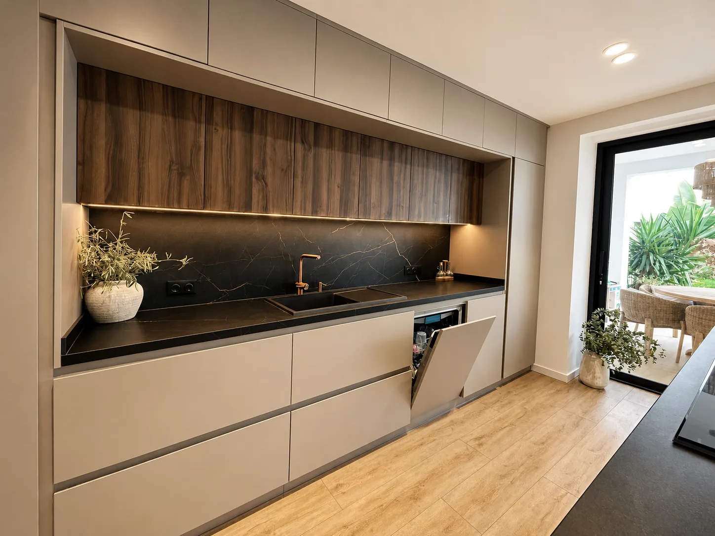 Una cocina abierta al salón, diseñada como parte de la arquitectura